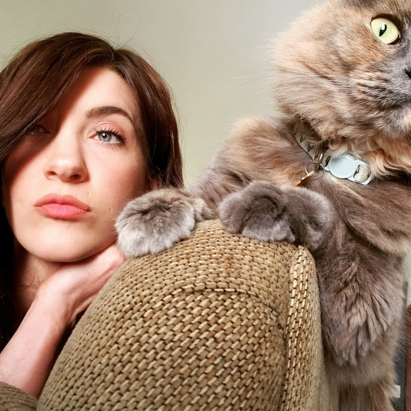 Meet your Posher, Anabella - Picture 2 of 3